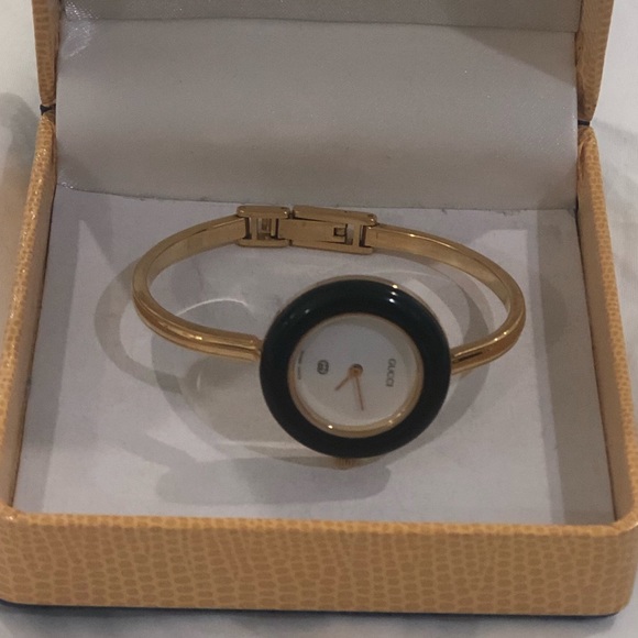 Vintage Gucci gold watch main image 5